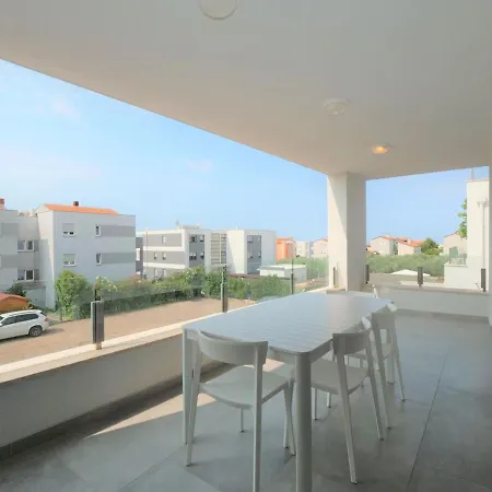 Apartman Aura * Karpinjan